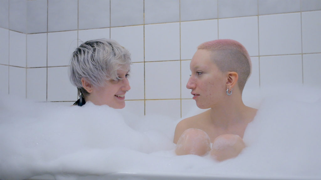 Porno besh hussars Tia Carrere yalangoch video onlayn