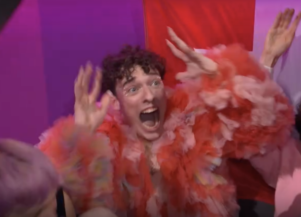 Eurovison: En historisk vinst för icke-binära Nemo - QX